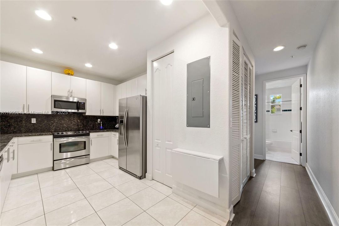 最近租的: $3,100 (3 贝兹, 3 浴室, 1670 平方英尺)