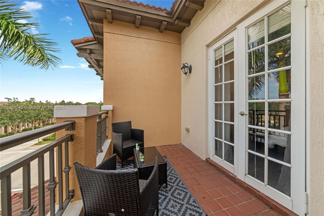 最近租的: $3,100 (3 贝兹, 3 浴室, 1670 平方英尺)