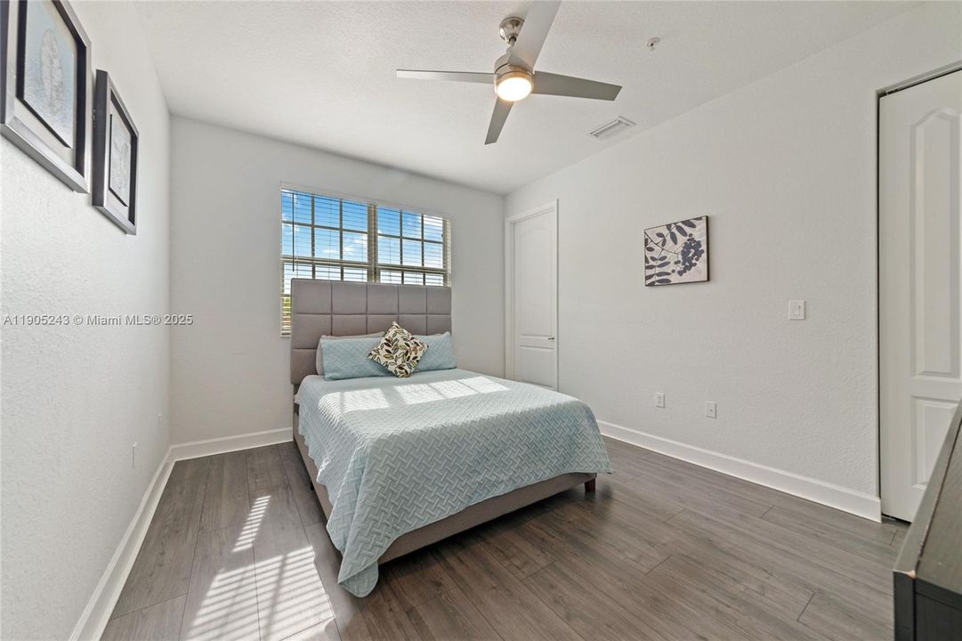 最近租的: $3,100 (3 贝兹, 3 浴室, 1670 平方英尺)