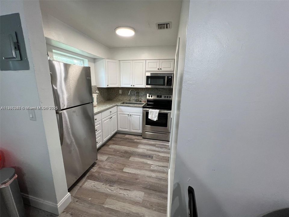 For Rent: $1,450 (1 beds, 1 baths, 1675 Square Feet)