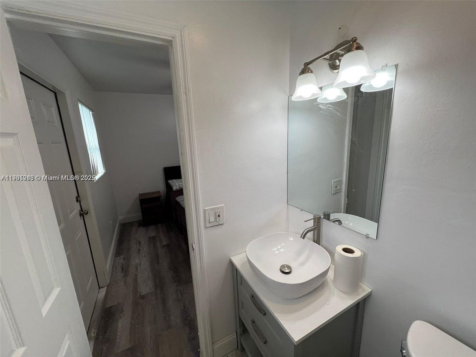 For Rent: $1,450 (1 beds, 1 baths, 1675 Square Feet)