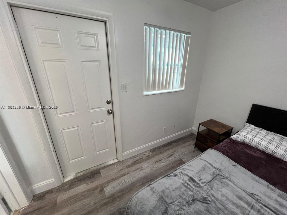 For Rent: $1,450 (1 beds, 1 baths, 1675 Square Feet)