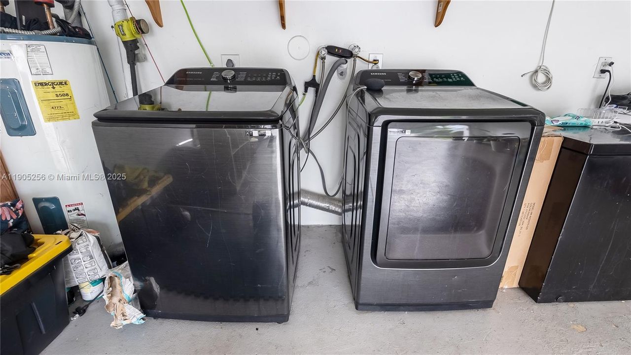 Под контрактом: $425,000 (3 спален, 2 ванн, 1470 Квадратных фут)