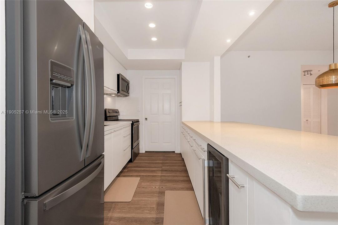 合同活跃: $380,000 (2 贝兹, 2 浴室, 1130 平方英尺)