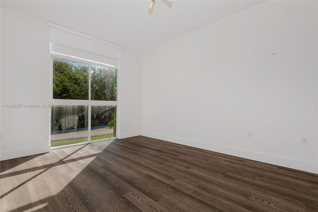 合同活跃: $380,000 (2 贝兹, 2 浴室, 1130 平方英尺)