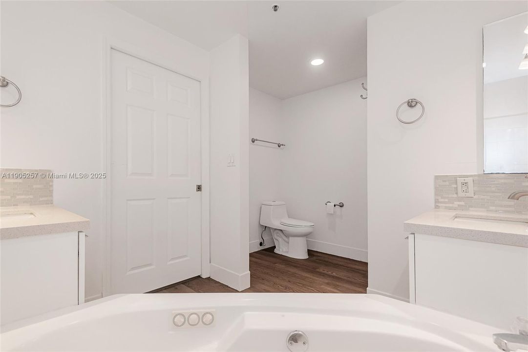 合同活跃: $380,000 (2 贝兹, 2 浴室, 1130 平方英尺)