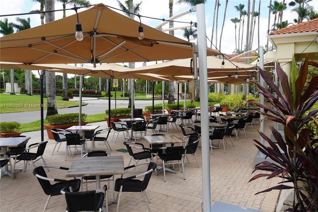 Doral Park Country Club Restaurant - indoor and outdoor seating seating