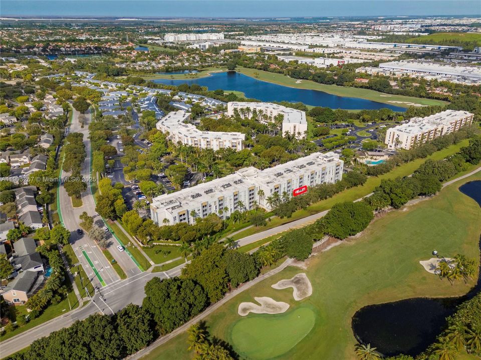 合同活跃: $380,000 (2 贝兹, 2 浴室, 1130 平方英尺)