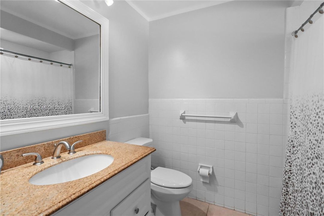 Active With Contract: $2,250 (2 beds, 2 baths, 932 Square Feet)