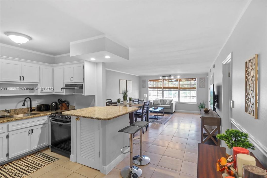 Active With Contract: $2,250 (2 beds, 2 baths, 932 Square Feet)