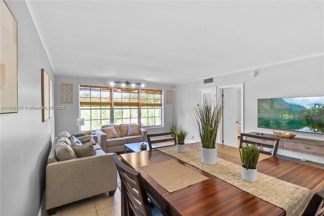 Active With Contract: $2,250 (2 beds, 2 baths, 932 Square Feet)