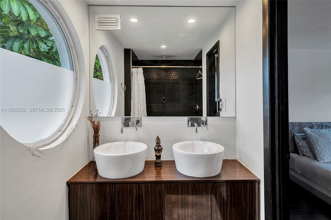 For Sale: $1,795,000 (4 beds, 3 baths, 2190 Square Feet)