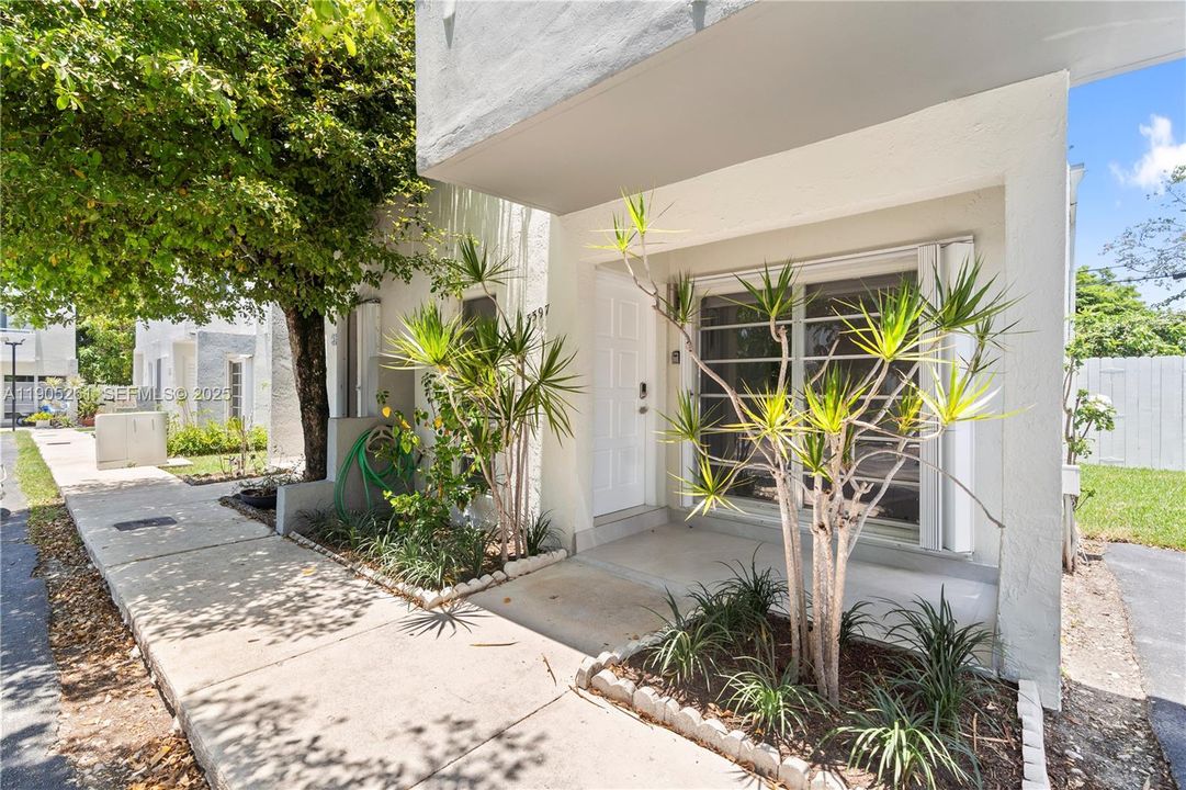 For Rent: $4,500 (3 beds, 2 baths, 1389 Square Feet)