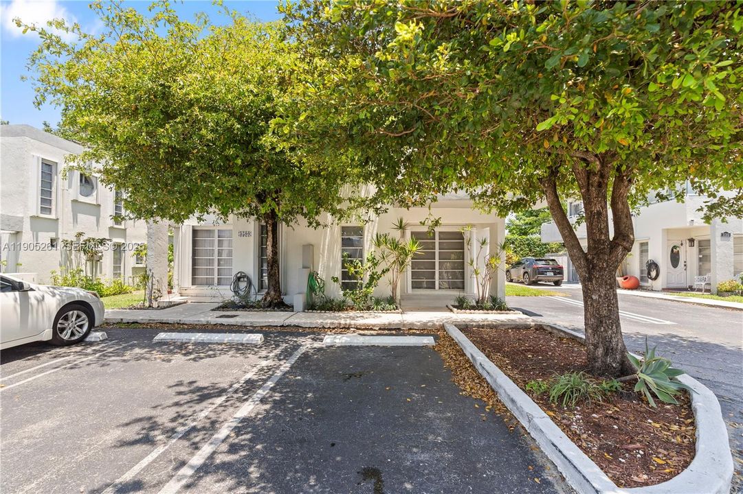 For Rent: $4,500 (3 beds, 2 baths, 1389 Square Feet)