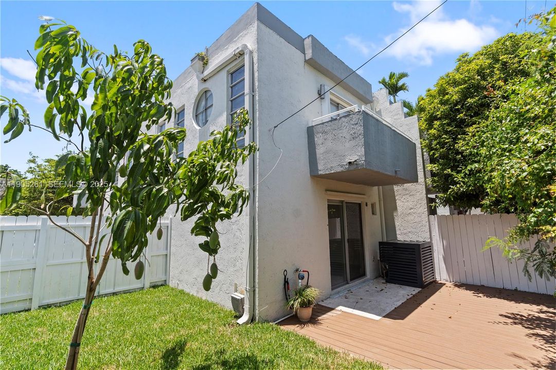 For Rent: $4,500 (3 beds, 2 baths, 1389 Square Feet)