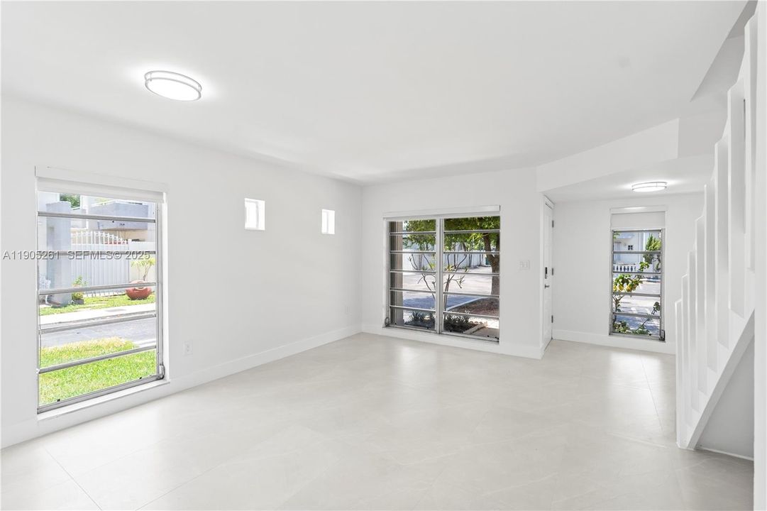 For Rent: $4,500 (3 beds, 2 baths, 1389 Square Feet)