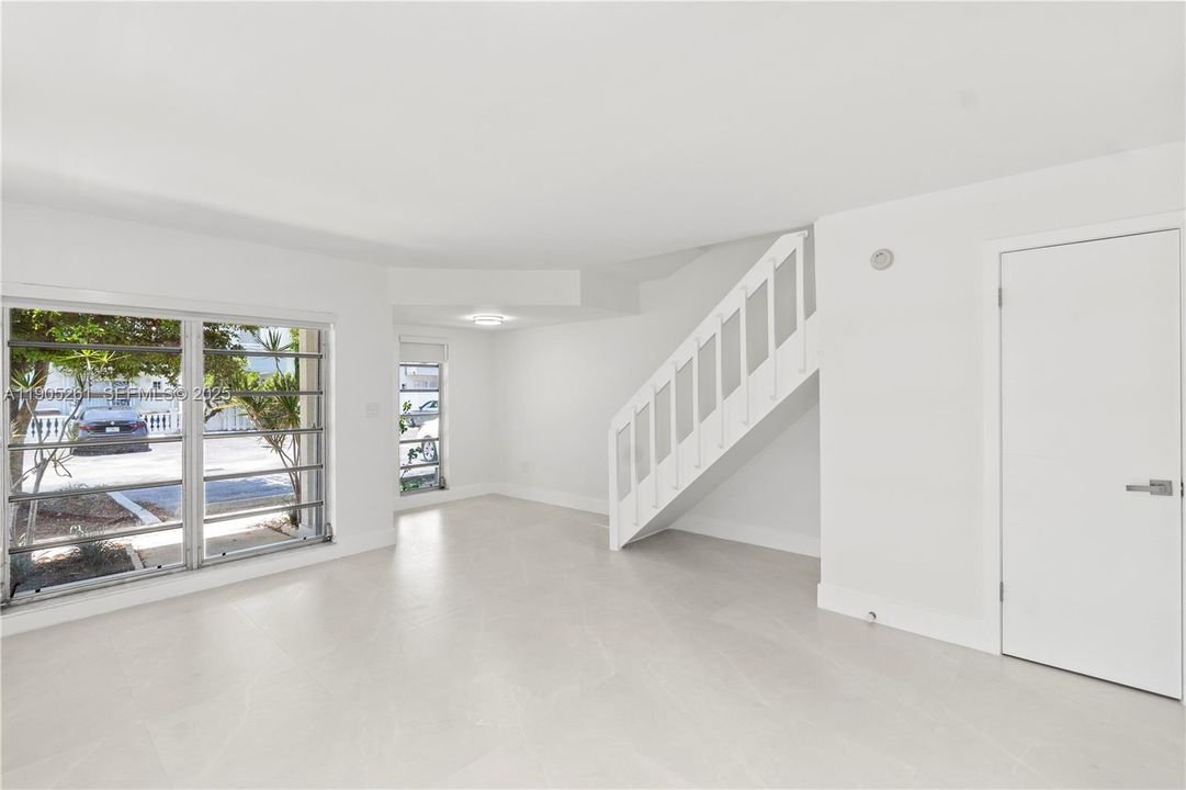 For Rent: $4,500 (3 beds, 2 baths, 1389 Square Feet)