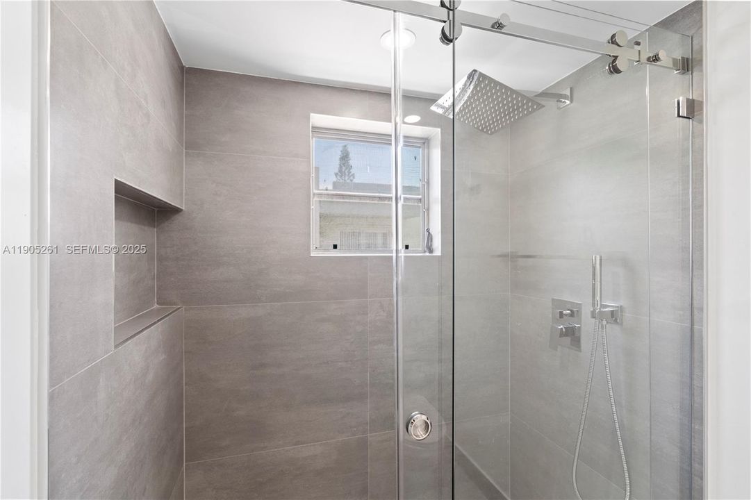 For Rent: $4,500 (3 beds, 2 baths, 1389 Square Feet)