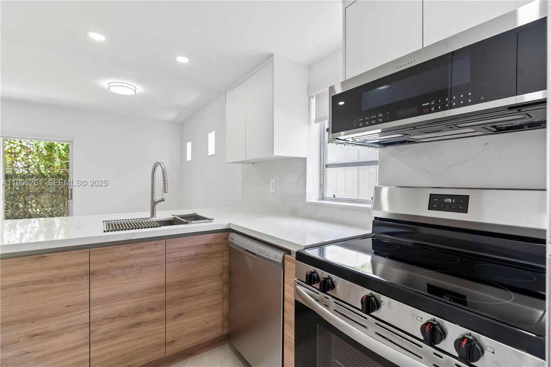 For Rent: $4,500 (3 beds, 2 baths, 1389 Square Feet)