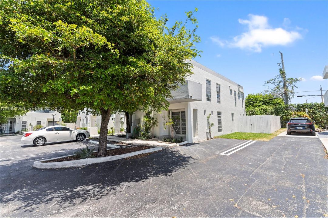 For Rent: $4,500 (3 beds, 2 baths, 1389 Square Feet)