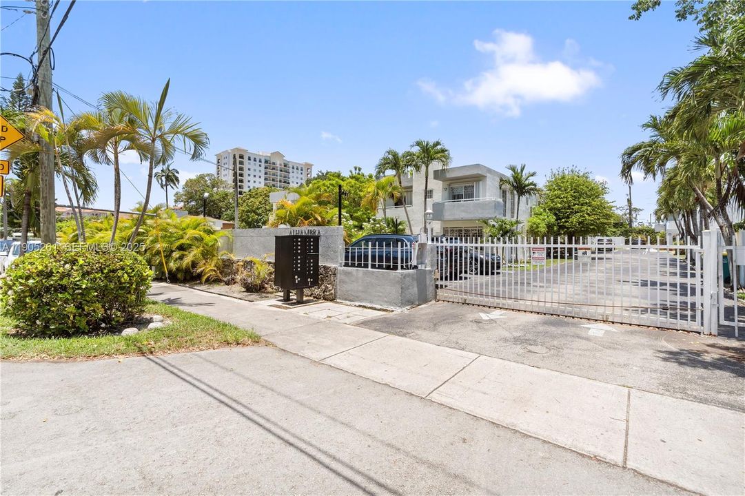 For Rent: $4,500 (3 beds, 2 baths, 1389 Square Feet)