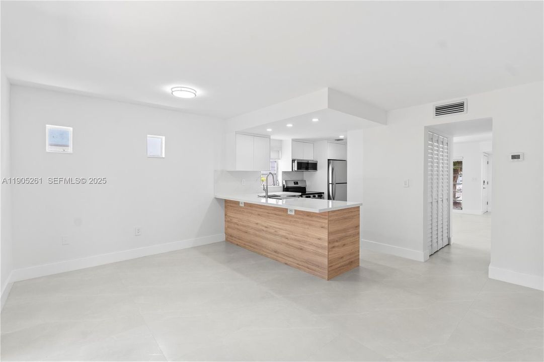 For Rent: $4,500 (3 beds, 2 baths, 1389 Square Feet)