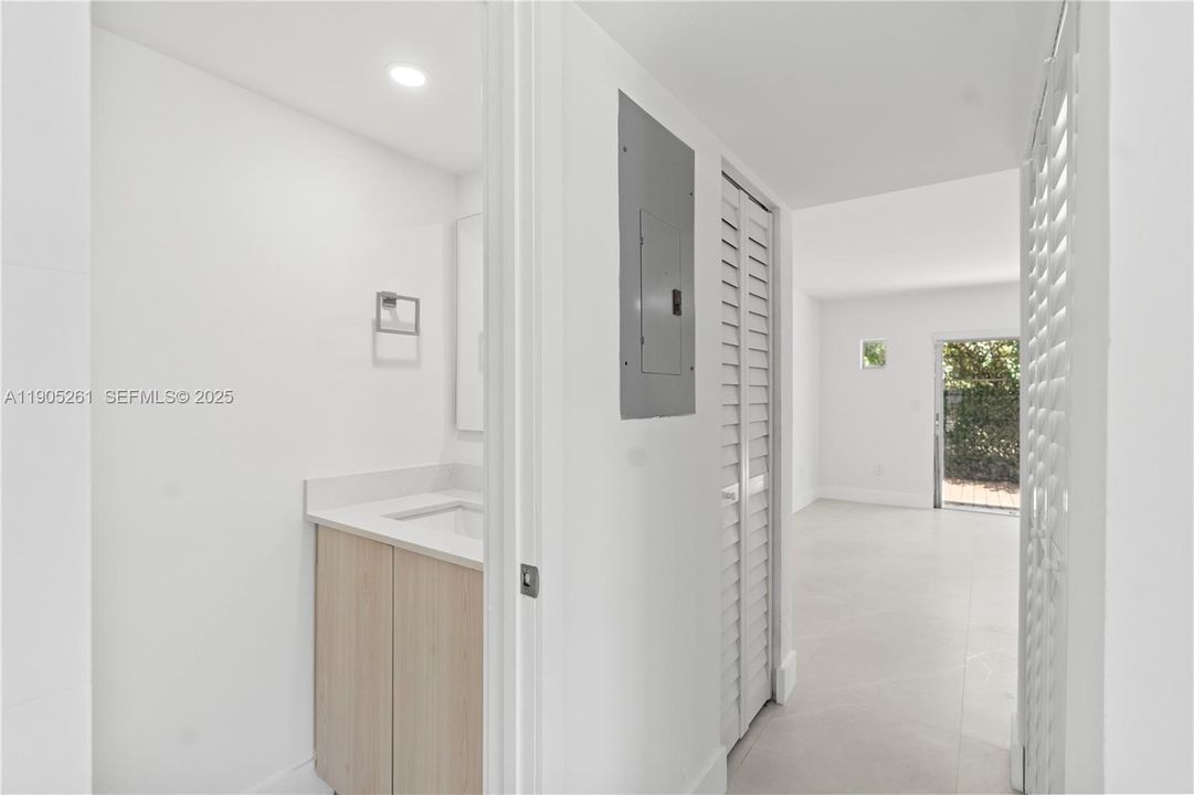 For Rent: $4,500 (3 beds, 2 baths, 1389 Square Feet)