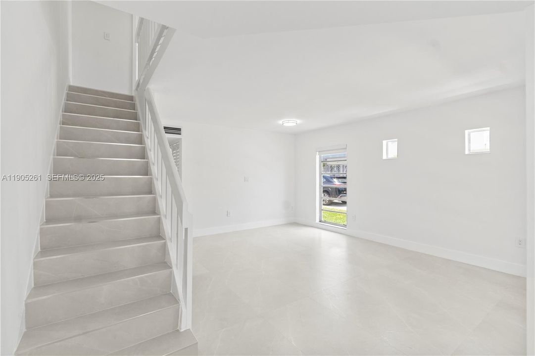 For Rent: $4,500 (3 beds, 2 baths, 1389 Square Feet)