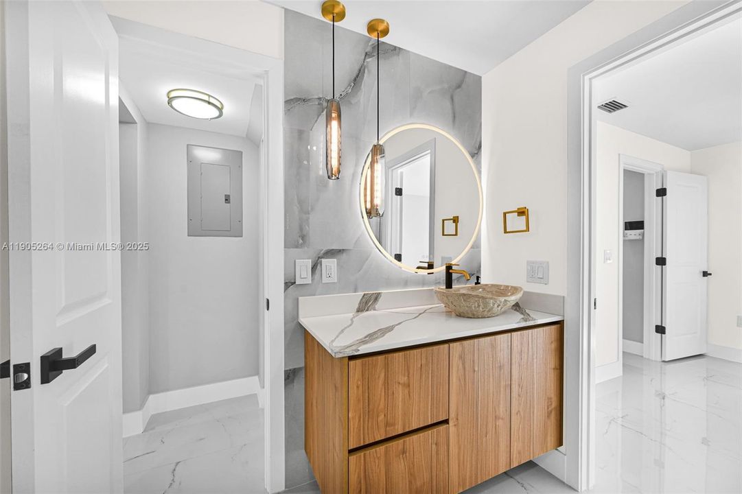 For Sale: $699,000 (5 beds, 3 baths, 2054 Square Feet)