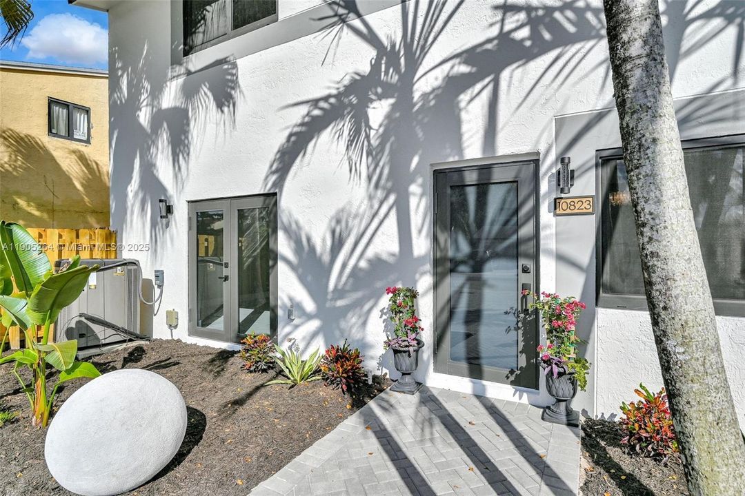 For Sale: $699,000 (5 beds, 3 baths, 2054 Square Feet)