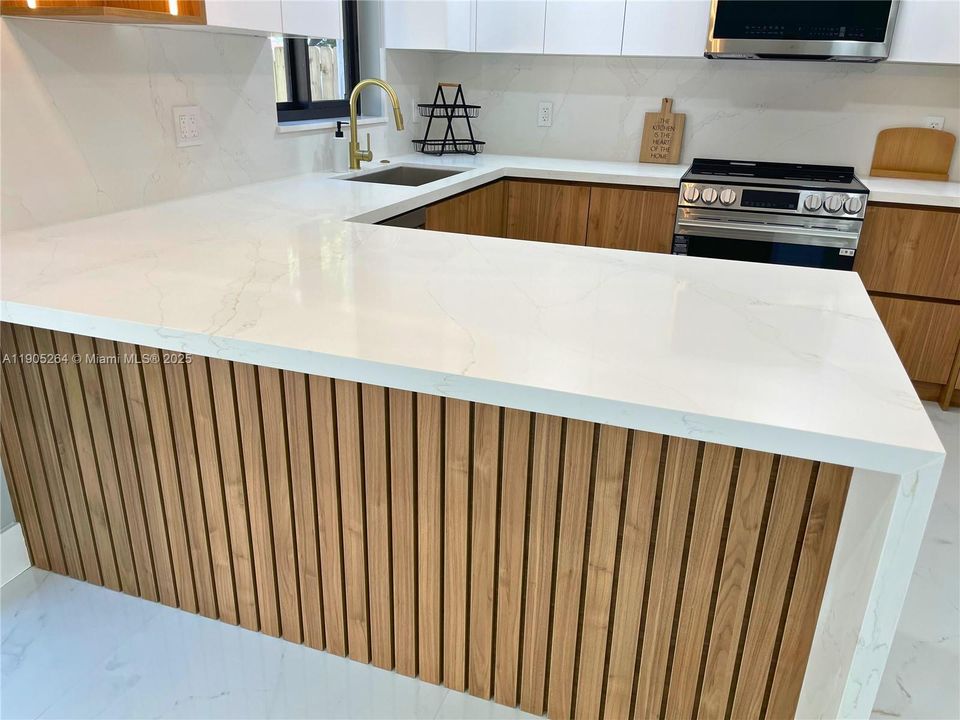 For Sale: $699,000 (5 beds, 3 baths, 2054 Square Feet)