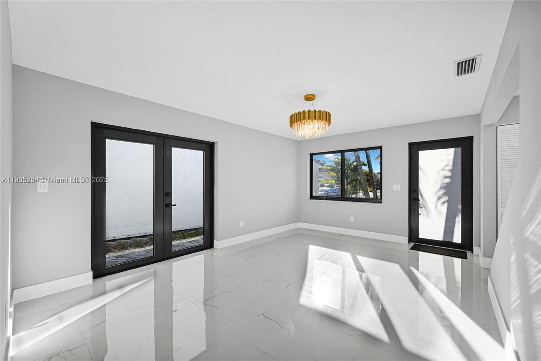 For Sale: $699,000 (5 beds, 3 baths, 2054 Square Feet)