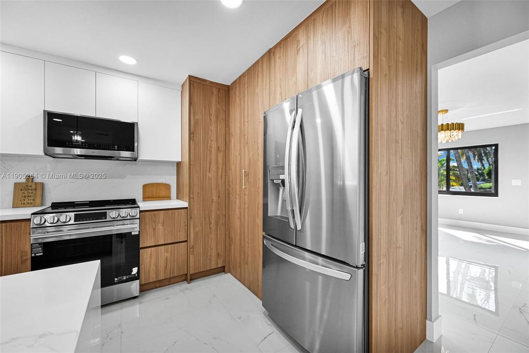 For Sale: $699,000 (5 beds, 3 baths, 2054 Square Feet)