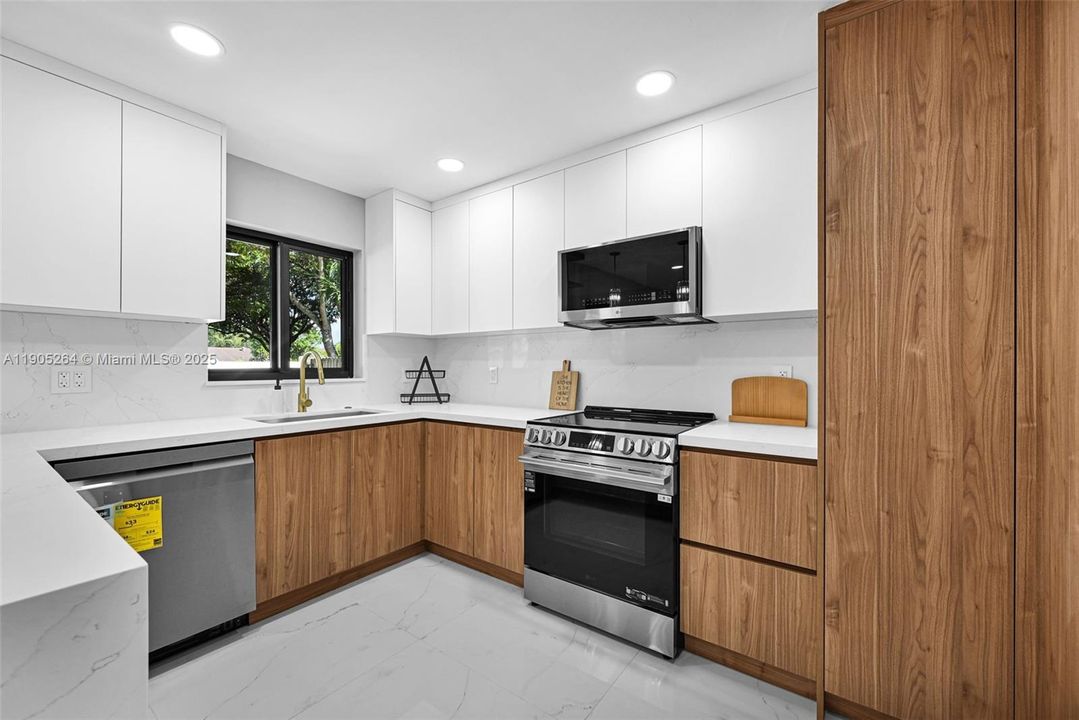 For Sale: $699,000 (5 beds, 3 baths, 2054 Square Feet)