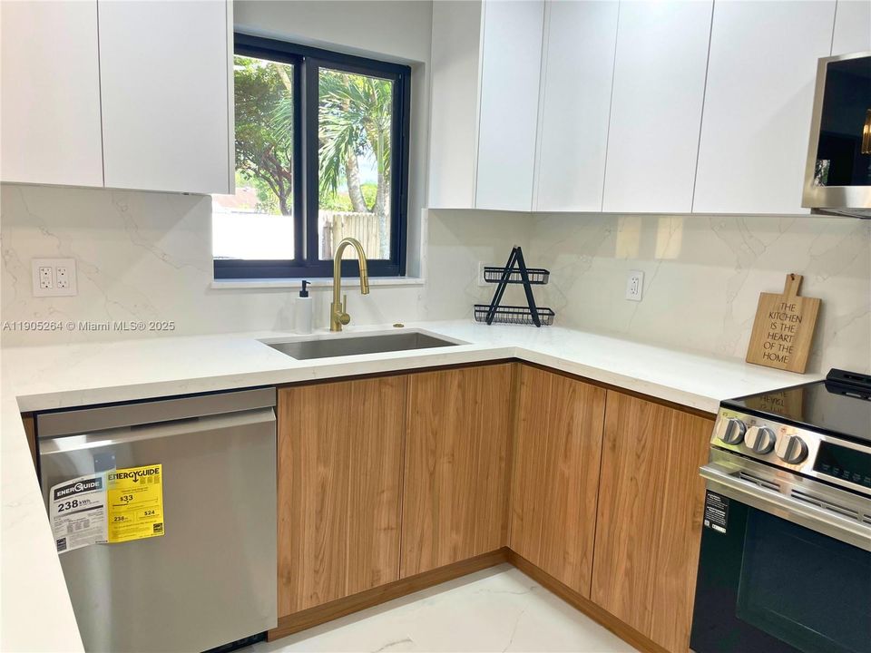 For Sale: $699,000 (5 beds, 3 baths, 2054 Square Feet)