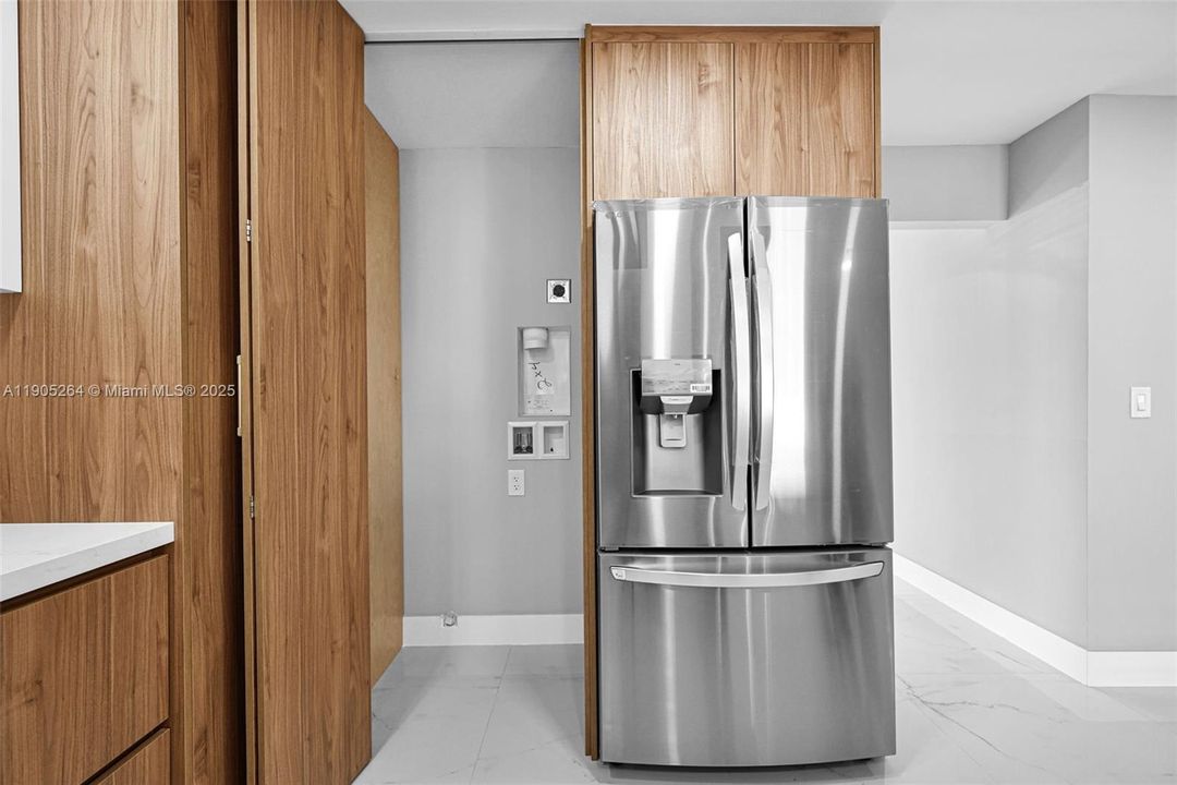 For Sale: $699,000 (5 beds, 3 baths, 2054 Square Feet)