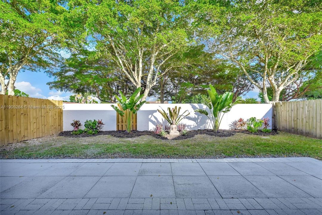 For Sale: $699,000 (5 beds, 3 baths, 2054 Square Feet)