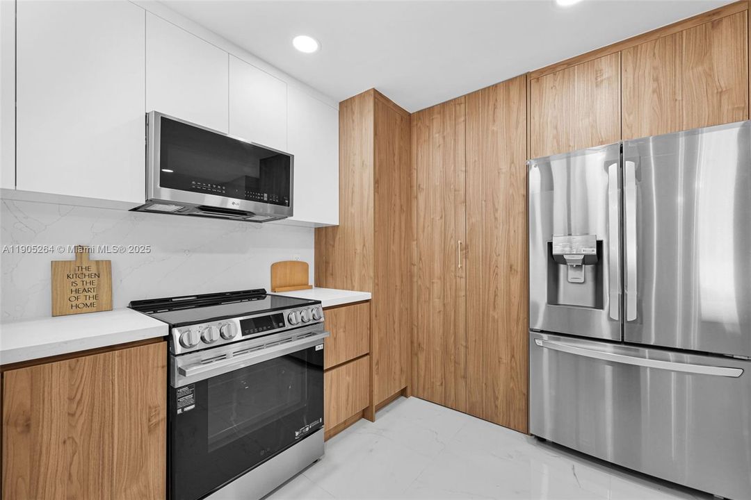 For Sale: $699,000 (5 beds, 3 baths, 2054 Square Feet)