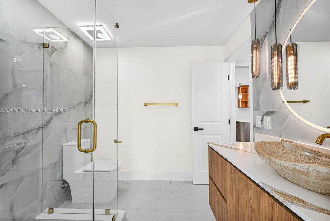 For Sale: $699,000 (5 beds, 3 baths, 2054 Square Feet)