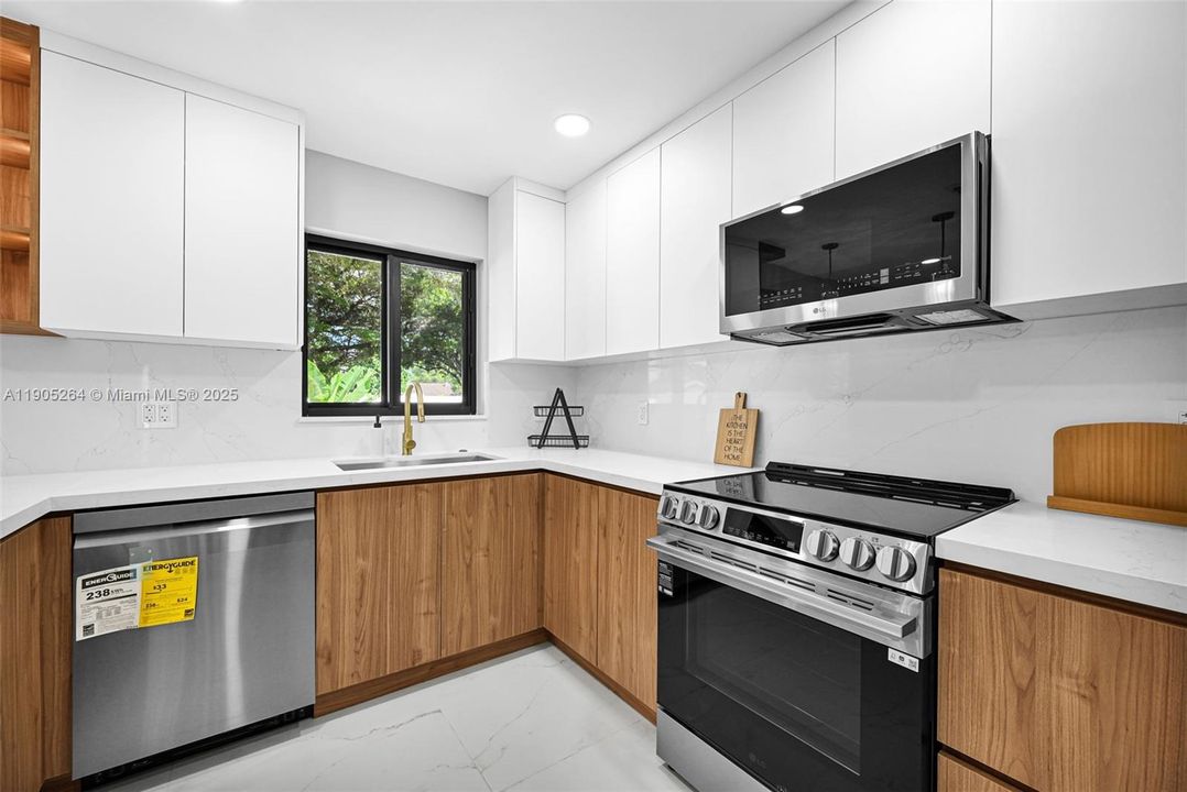 For Sale: $699,000 (5 beds, 3 baths, 2054 Square Feet)