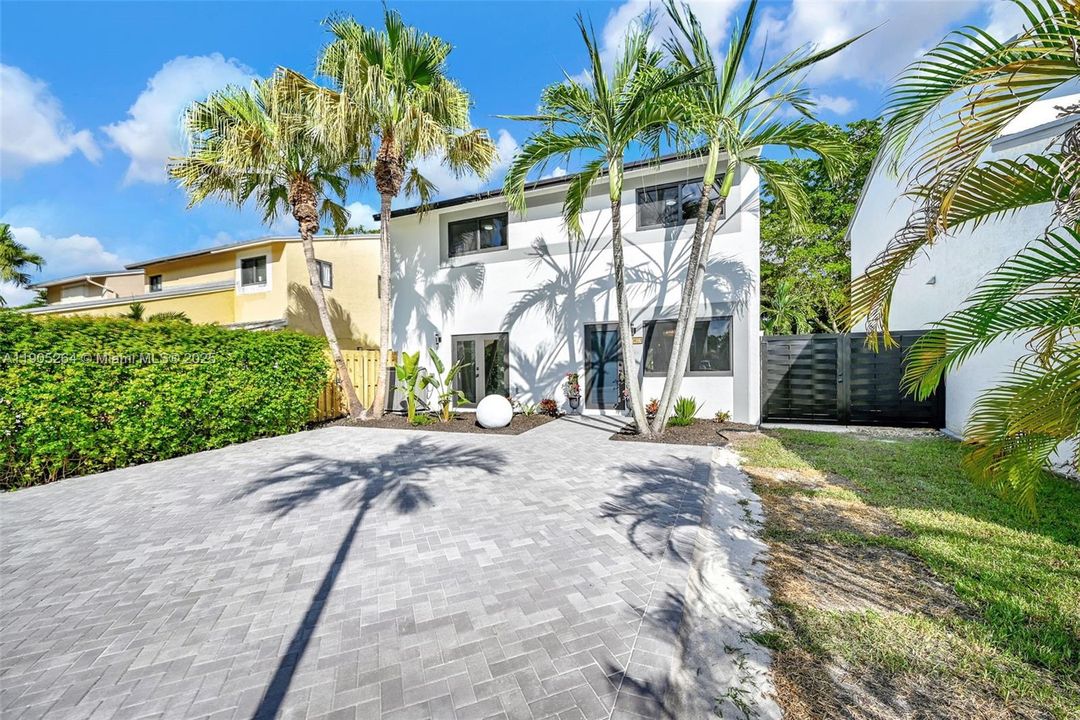 For Sale: $699,000 (5 beds, 3 baths, 2054 Square Feet)