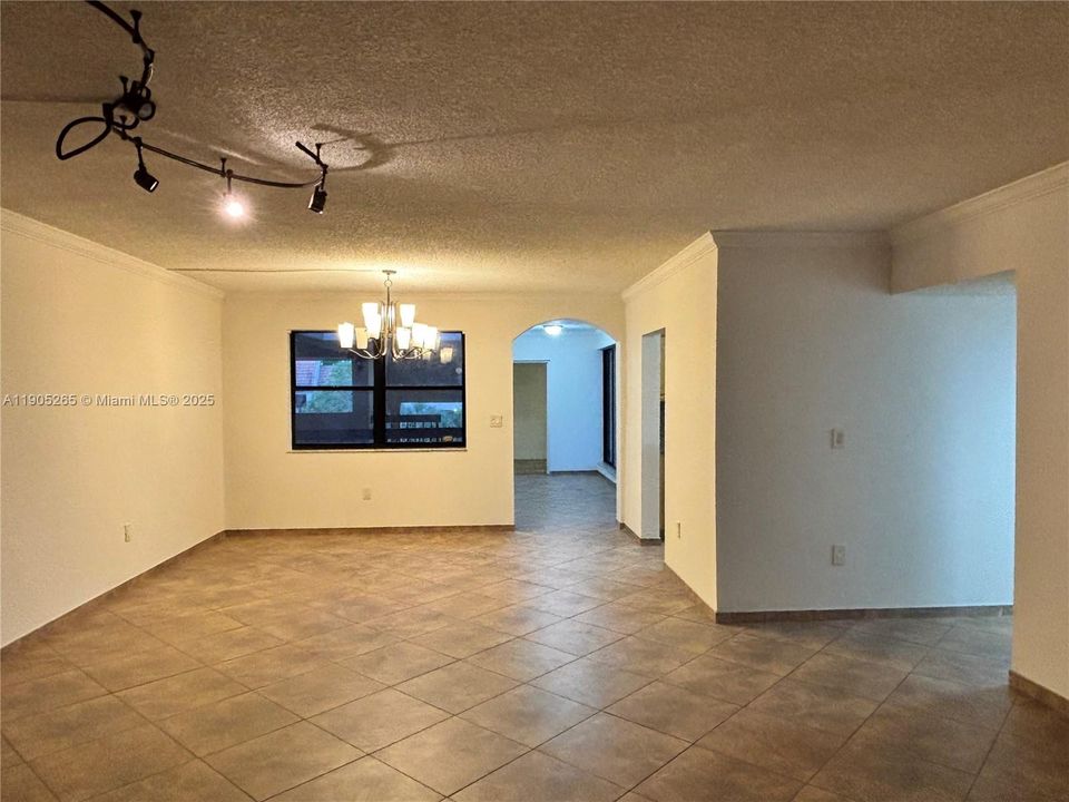 For Sale: $289,000 (2 beds, 2 baths, 1428 Square Feet)