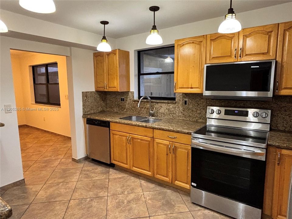For Sale: $289,000 (2 beds, 2 baths, 1428 Square Feet)