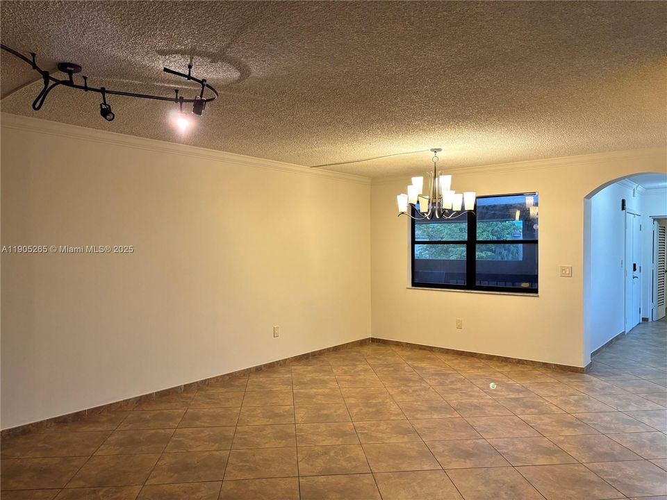 For Sale: $289,000 (2 beds, 2 baths, 1428 Square Feet)