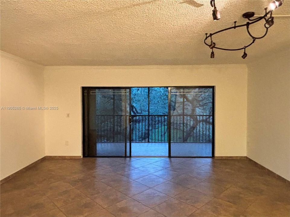 For Sale: $289,000 (2 beds, 2 baths, 1428 Square Feet)