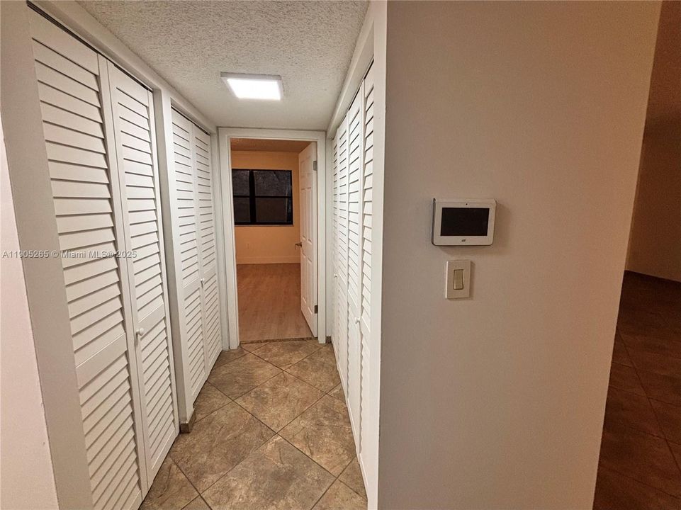 For Sale: $289,000 (2 beds, 2 baths, 1428 Square Feet)