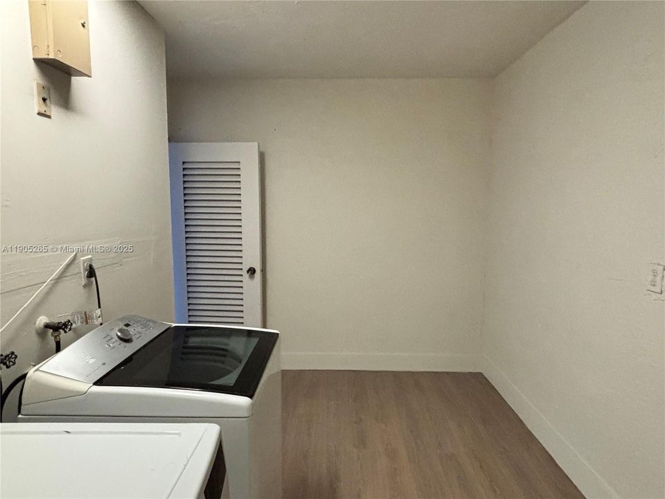 For Sale: $289,000 (2 beds, 2 baths, 1428 Square Feet)