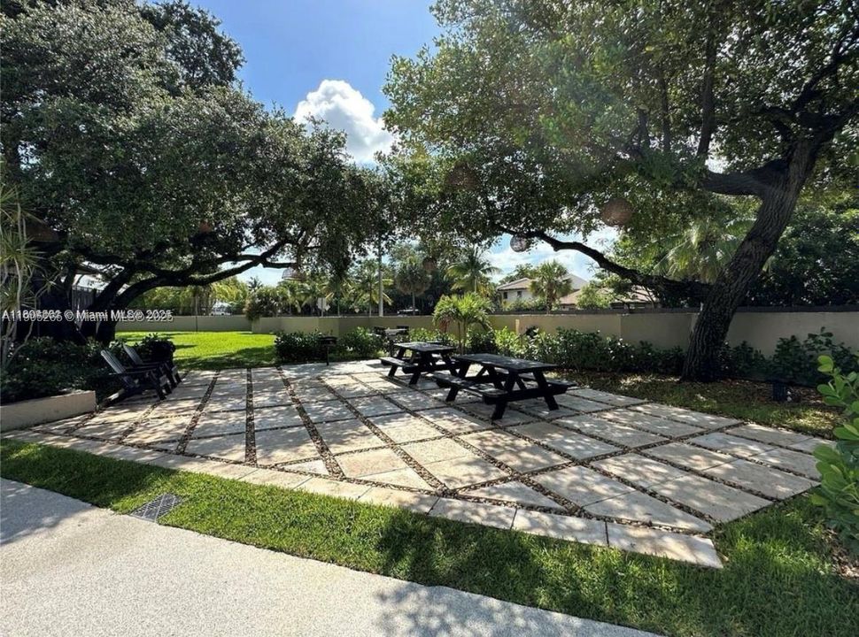 For Sale: $289,000 (2 beds, 2 baths, 1428 Square Feet)