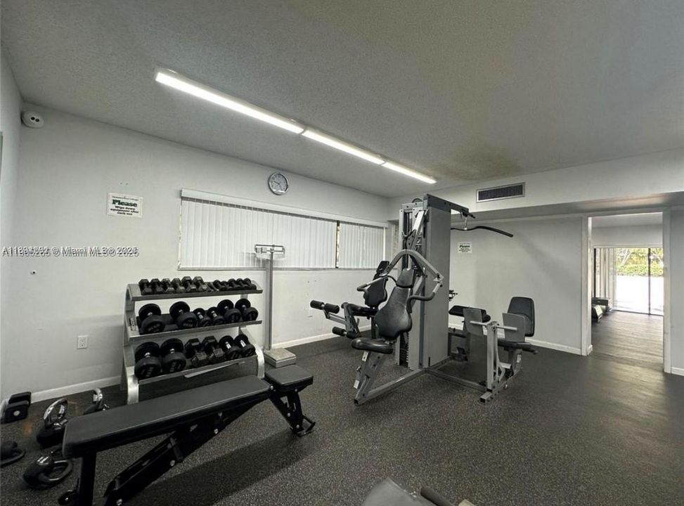 For Sale: $289,000 (2 beds, 2 baths, 1428 Square Feet)