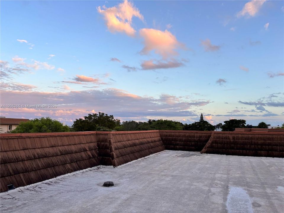 For Sale: $289,000 (2 beds, 2 baths, 1428 Square Feet)